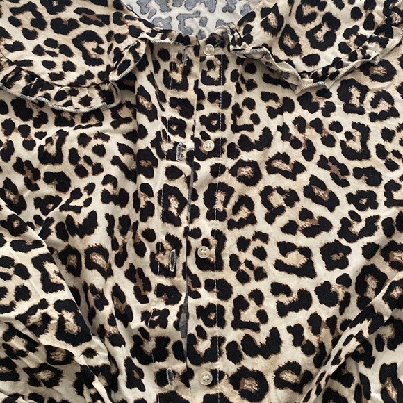 Ruffle collar leopard print button down shirt - Picture 5 of 6